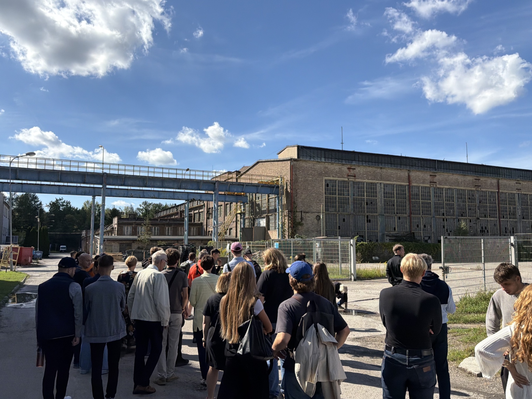 Spacer architektoniczny po Fabryce Montana podczas Metropolitan Design Week 2026 w Katowicach